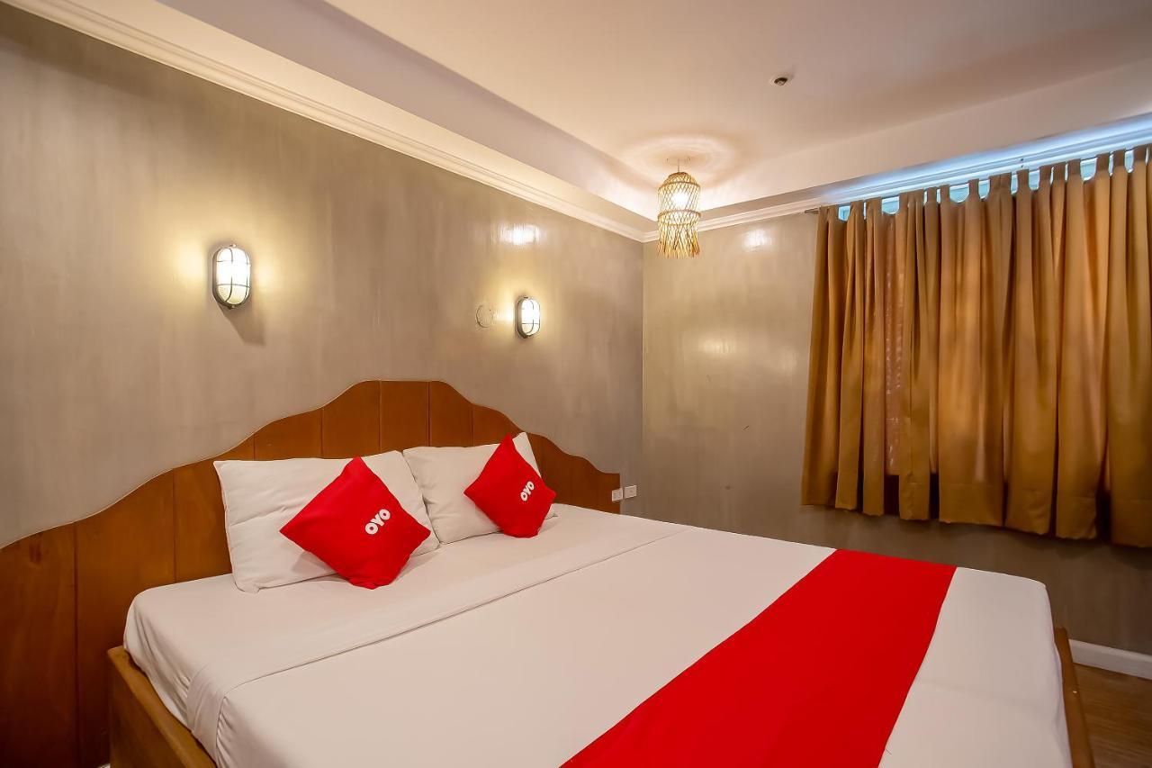 Oyo 821 Connector Hotel