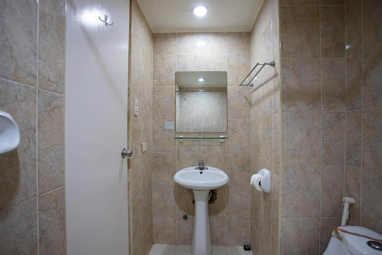 Oyo 821 Connector Hotel 3*