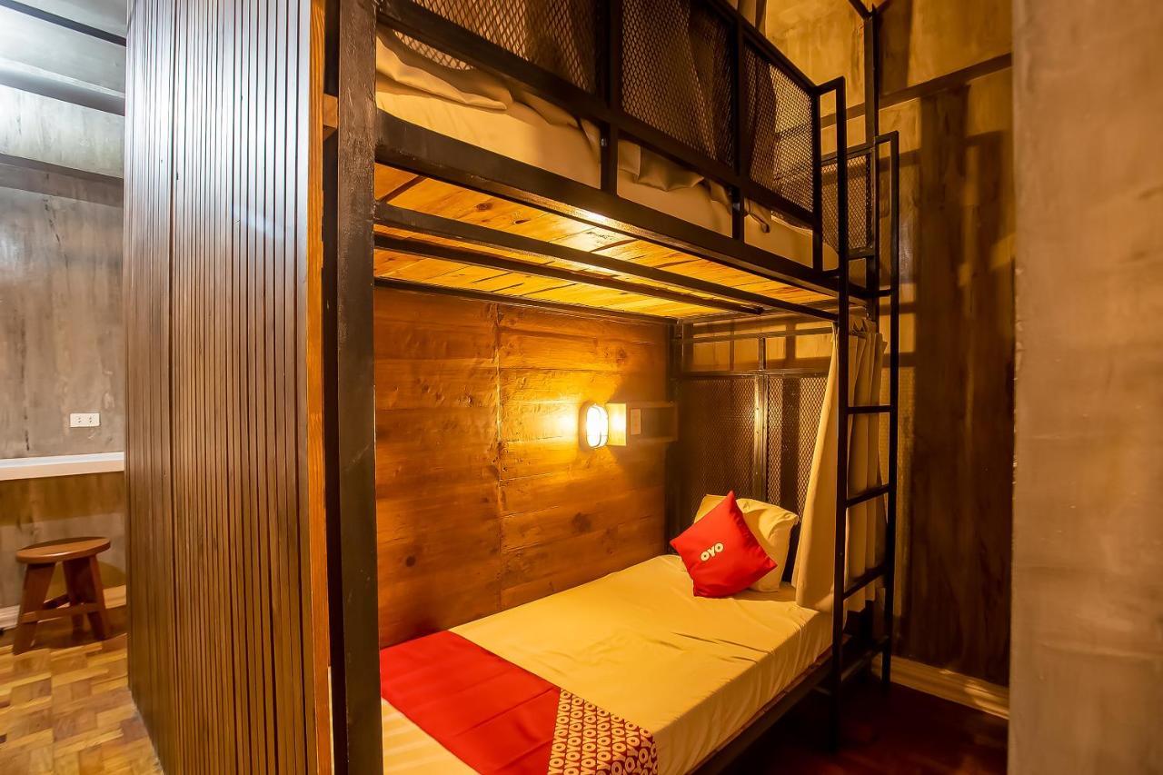 Oyo 821 Connector Hotel 3*