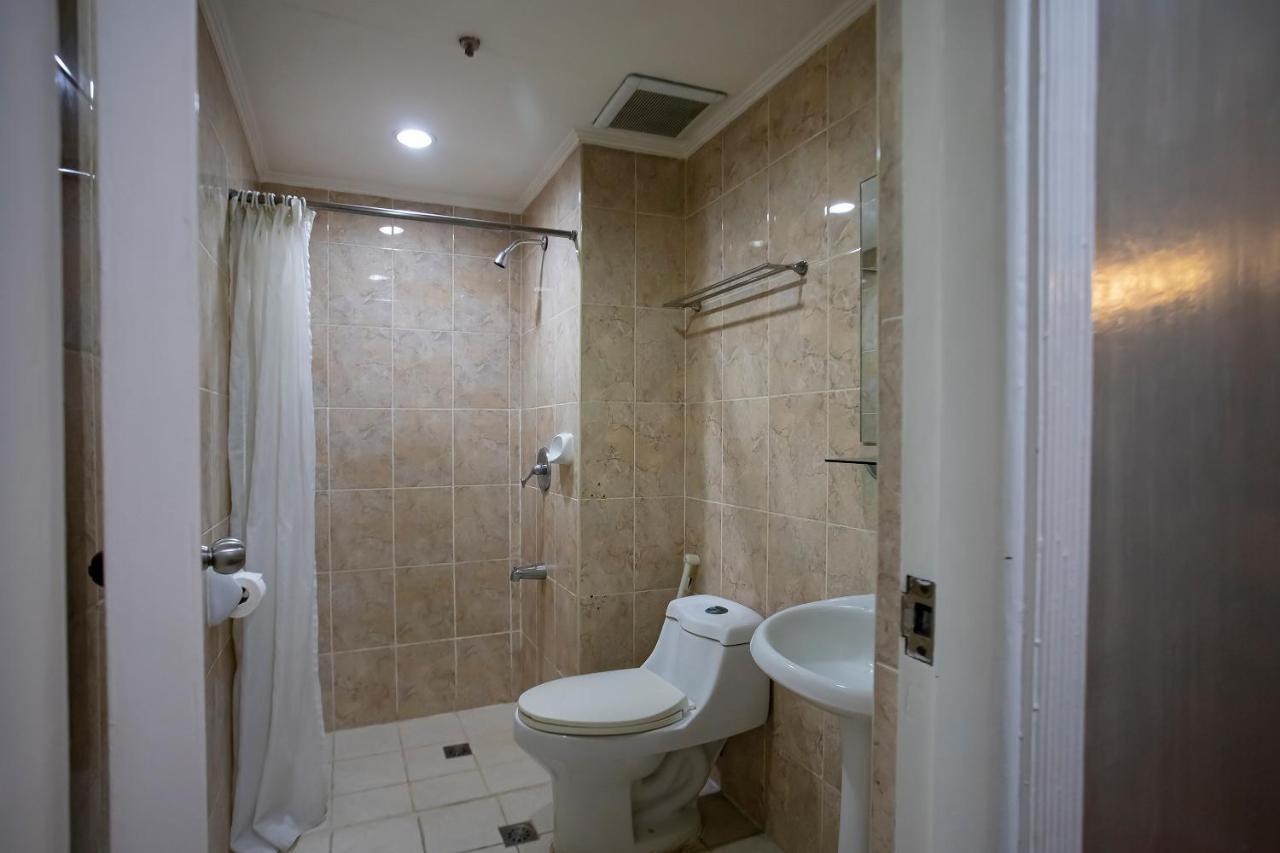Oyo 821 Connector Hotel Manila
