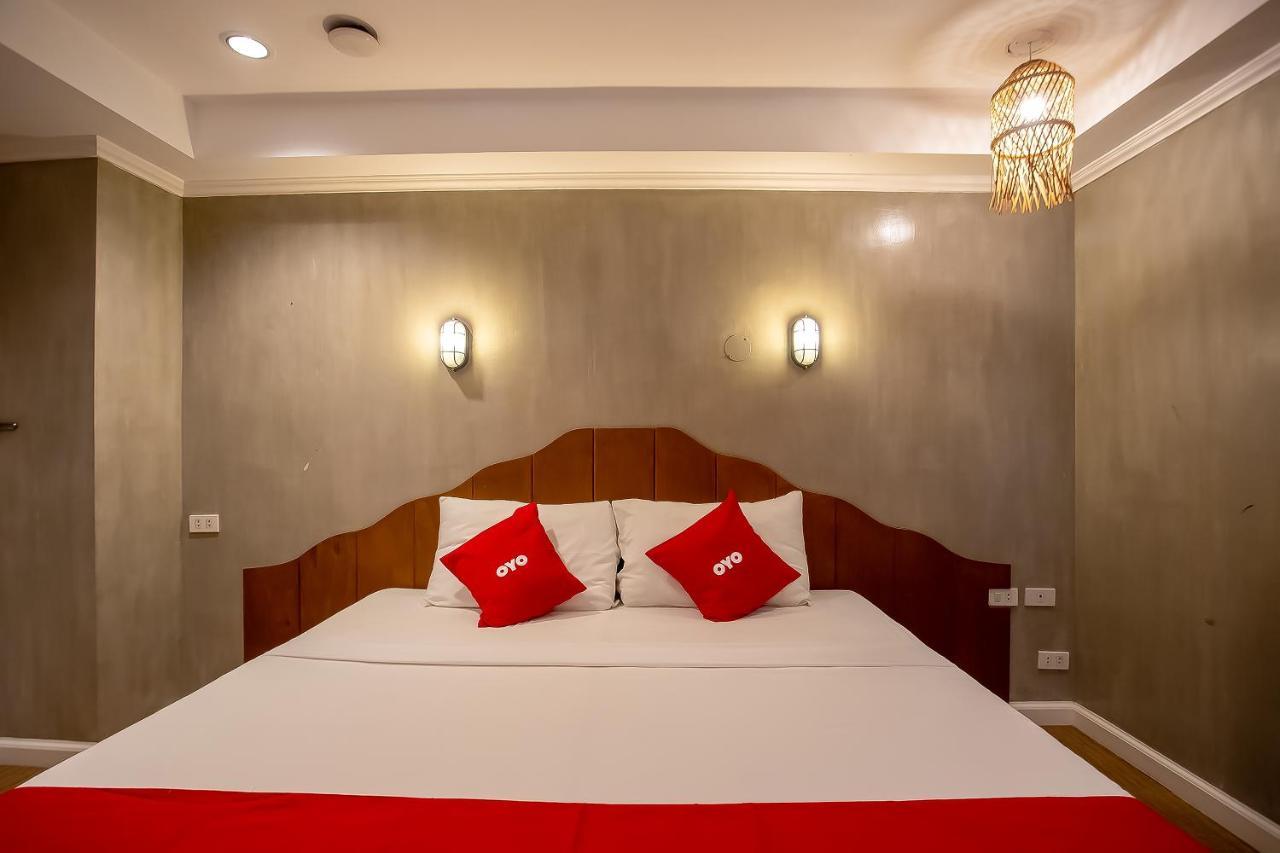 Oyo 821 Connector Hotel Manila