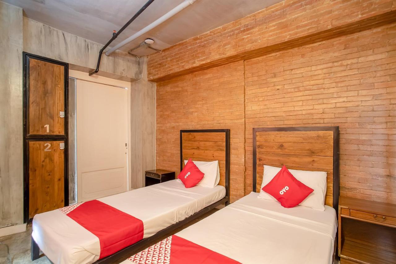 Oyo 821 Connector Hotel 3*