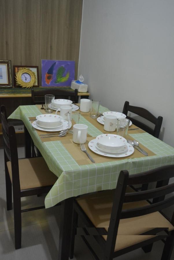 Apartment Lovely 2-br W/balcony In Sm-sucat, Paranaque *