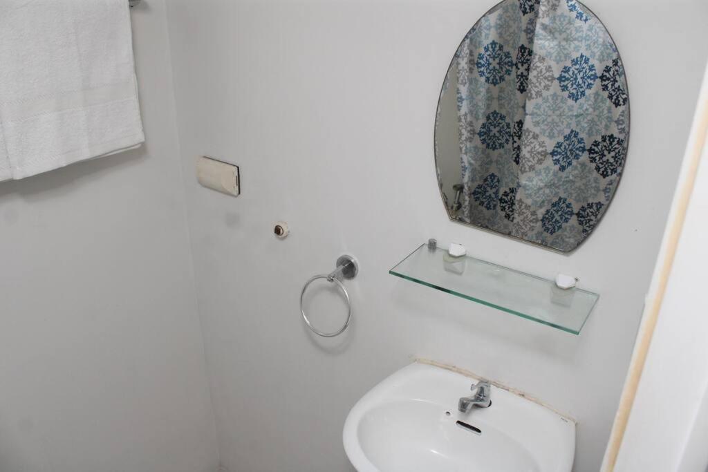 Huge A2j Executive Luxury 1br Near Abs Cbn, Gma Apartment *