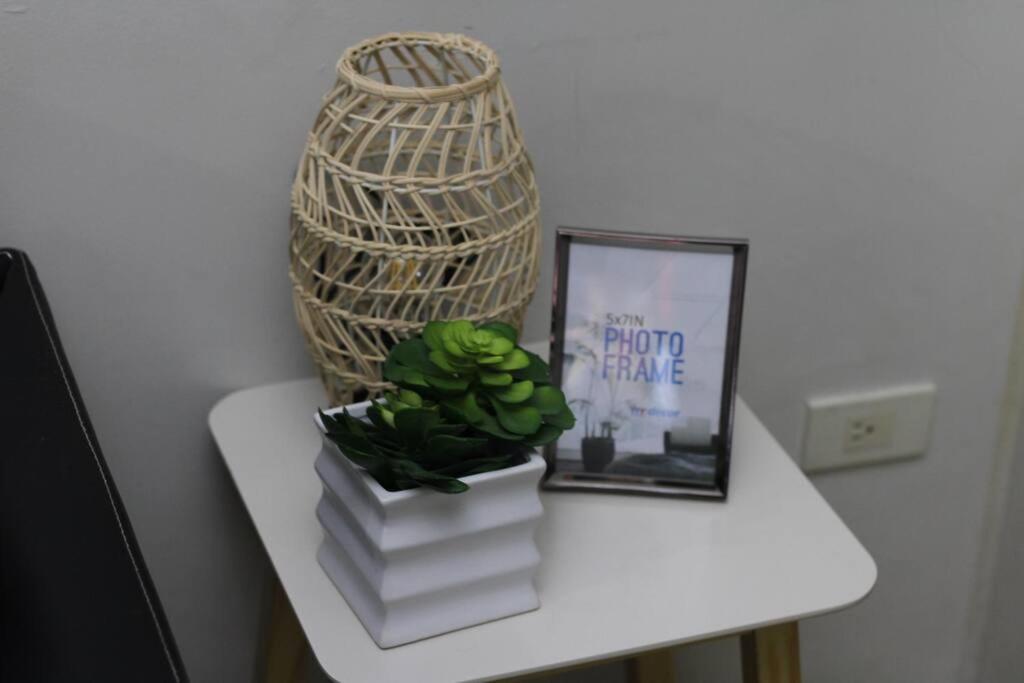 Huge A2j Executive Luxury 1br Near Abs Cbn, Gma Apartment *