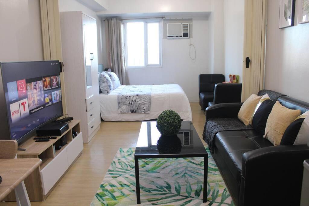 Apartment Huge A2j Executive Luxury 1br Near Abs Cbn, Gma