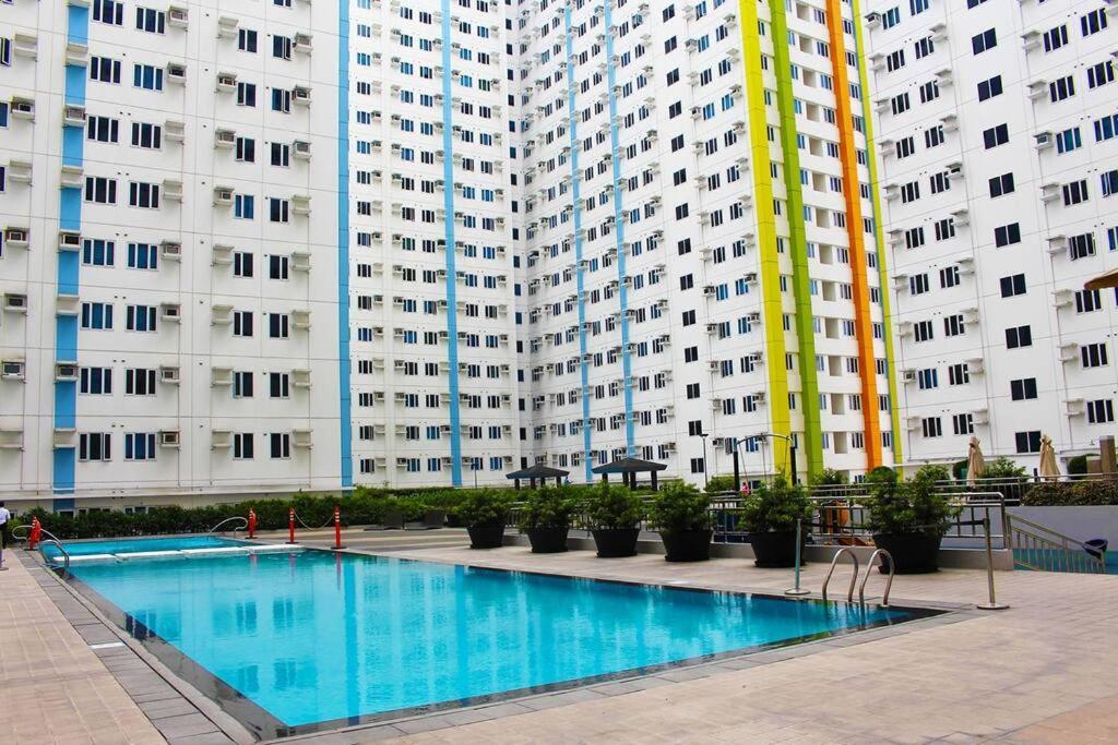 Huge A2j Executive Luxury 1br Near Abs Cbn, Gma *