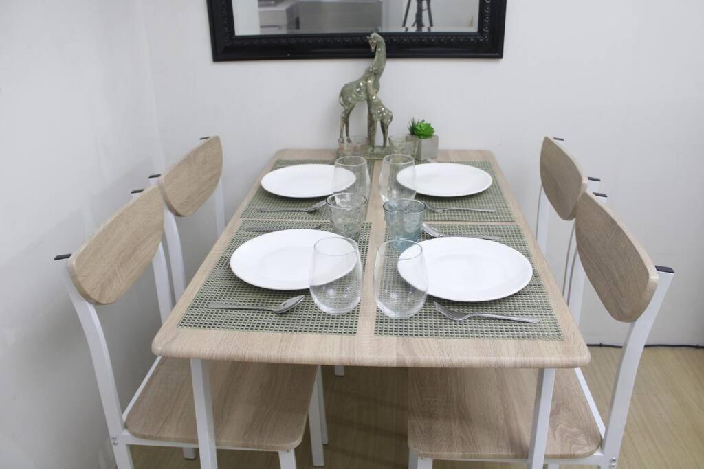 Huge A2j Executive Luxury 1br Near Abs Cbn, Gma *
