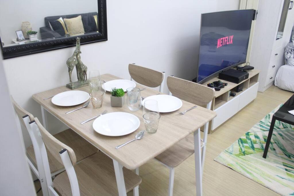 Huge A2j Executive Luxury 1br Near Abs Cbn, Gma *