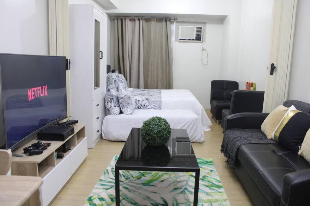 Apartment Huge A2j Executive Luxury 1br Near Abs Cbn, Gma