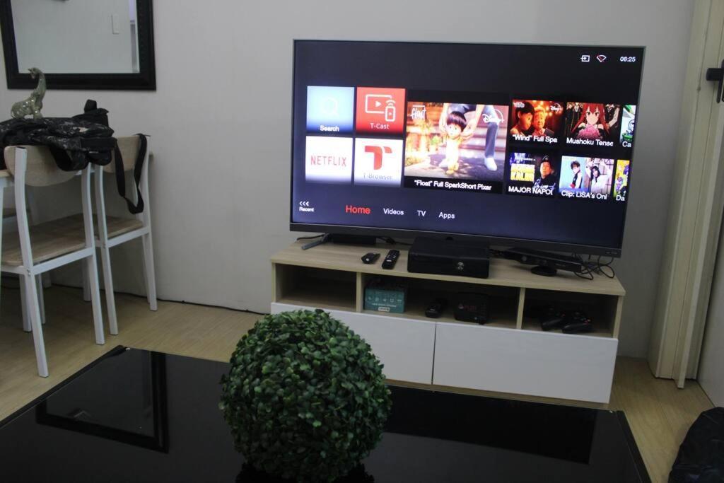 Huge A2j Executive Luxury 1br Near Abs Cbn, Gma Apartment Manila