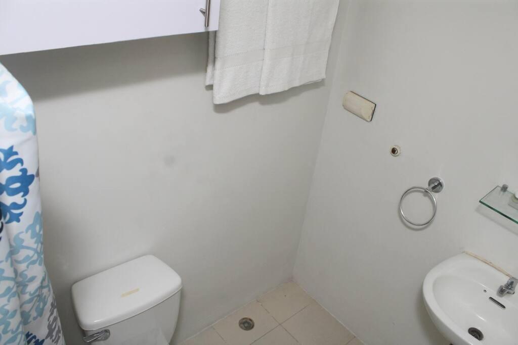 Huge A2j Executive Luxury 1br Near Abs Cbn, Gma