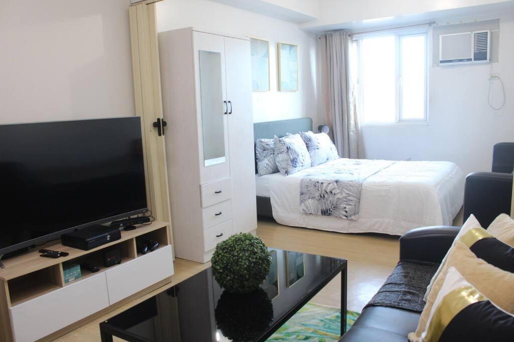 Huge A2j Executive Luxury 1br Near Abs Cbn, Gma *