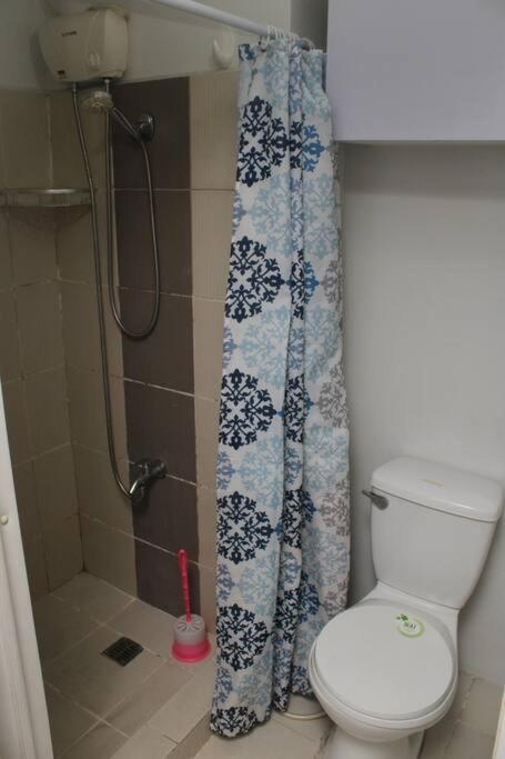 Apartment Huge A2j Executive Luxury 1br Near Abs Cbn, Gma *