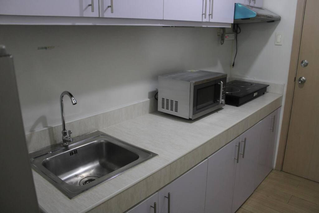 Huge A2j Executive Luxury 1br Near Abs Cbn, Gma * Manila