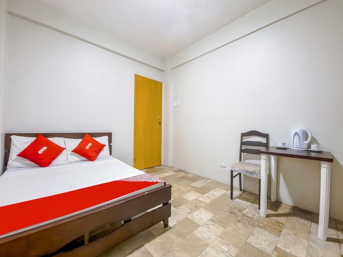 Vaccinated Staff - Oyo 829 Kysabel 4 Hotel 2*