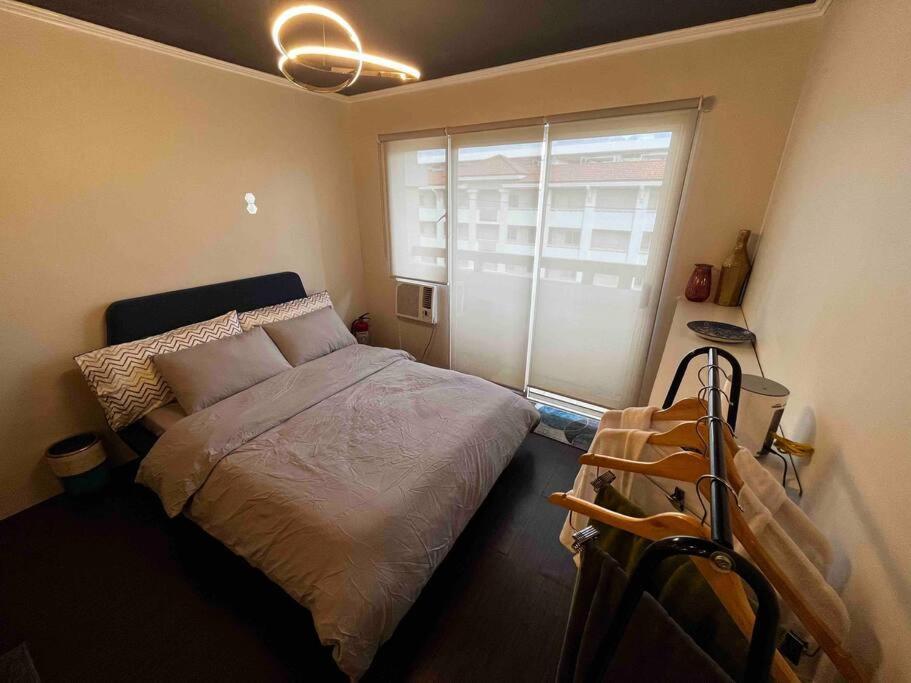Cozy Ocean Blue 43in Tv & Netflix Apartment