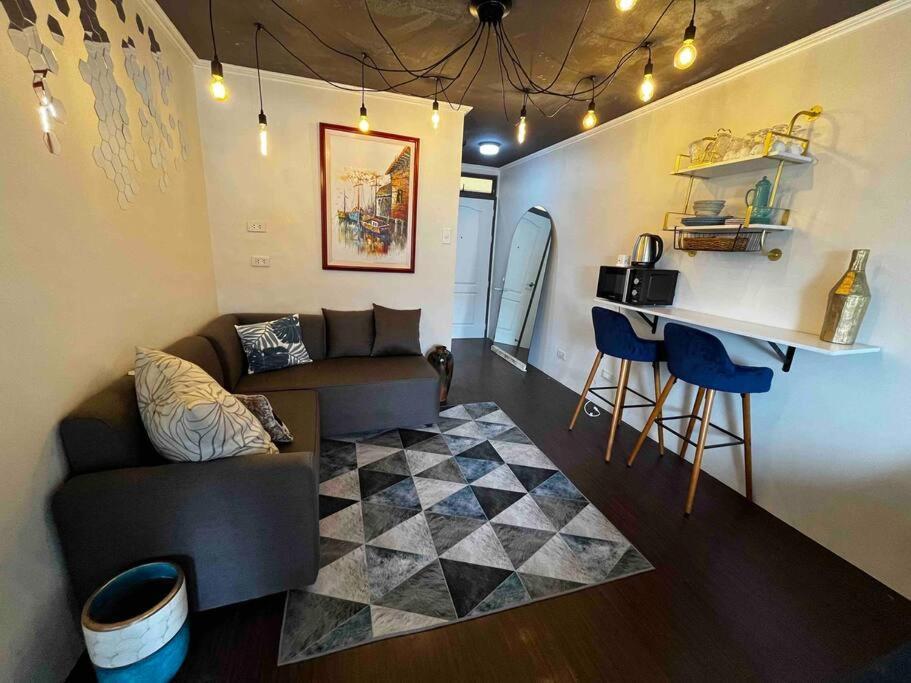 Cozy Ocean Blue 43in Tv & Netflix Apartment *