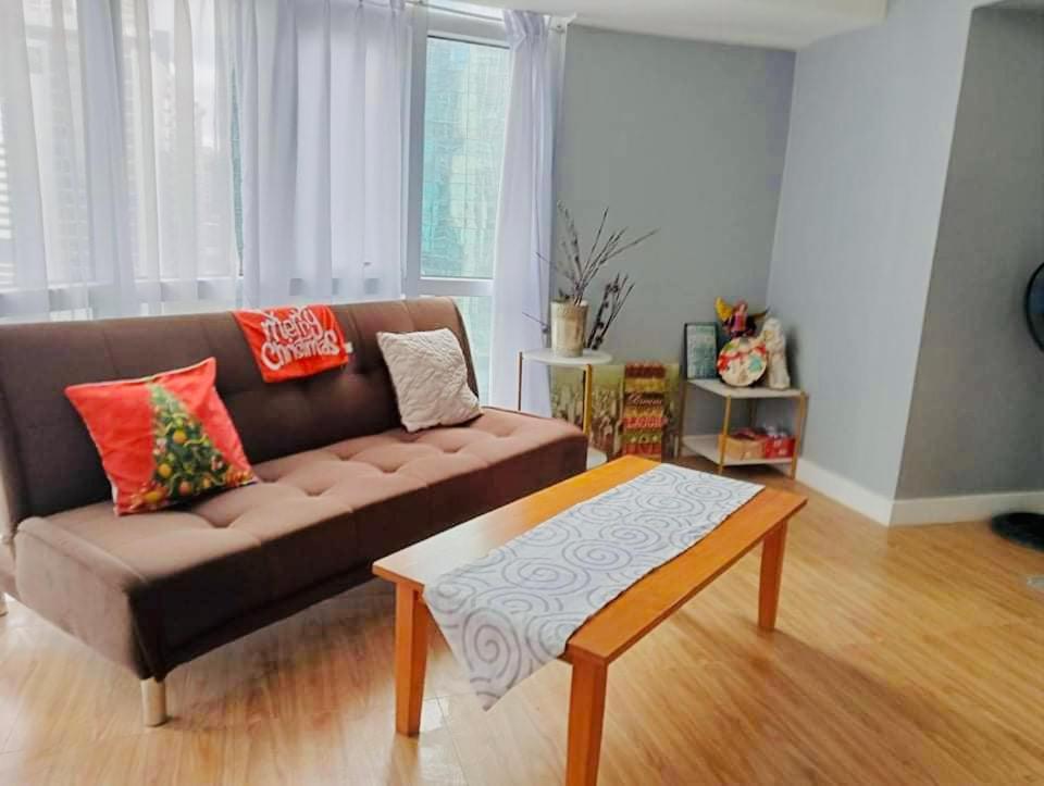 Antonios Place 2br Loft At Fort Victoria Bgc W/ Free Wifi & Netflix Apartment *