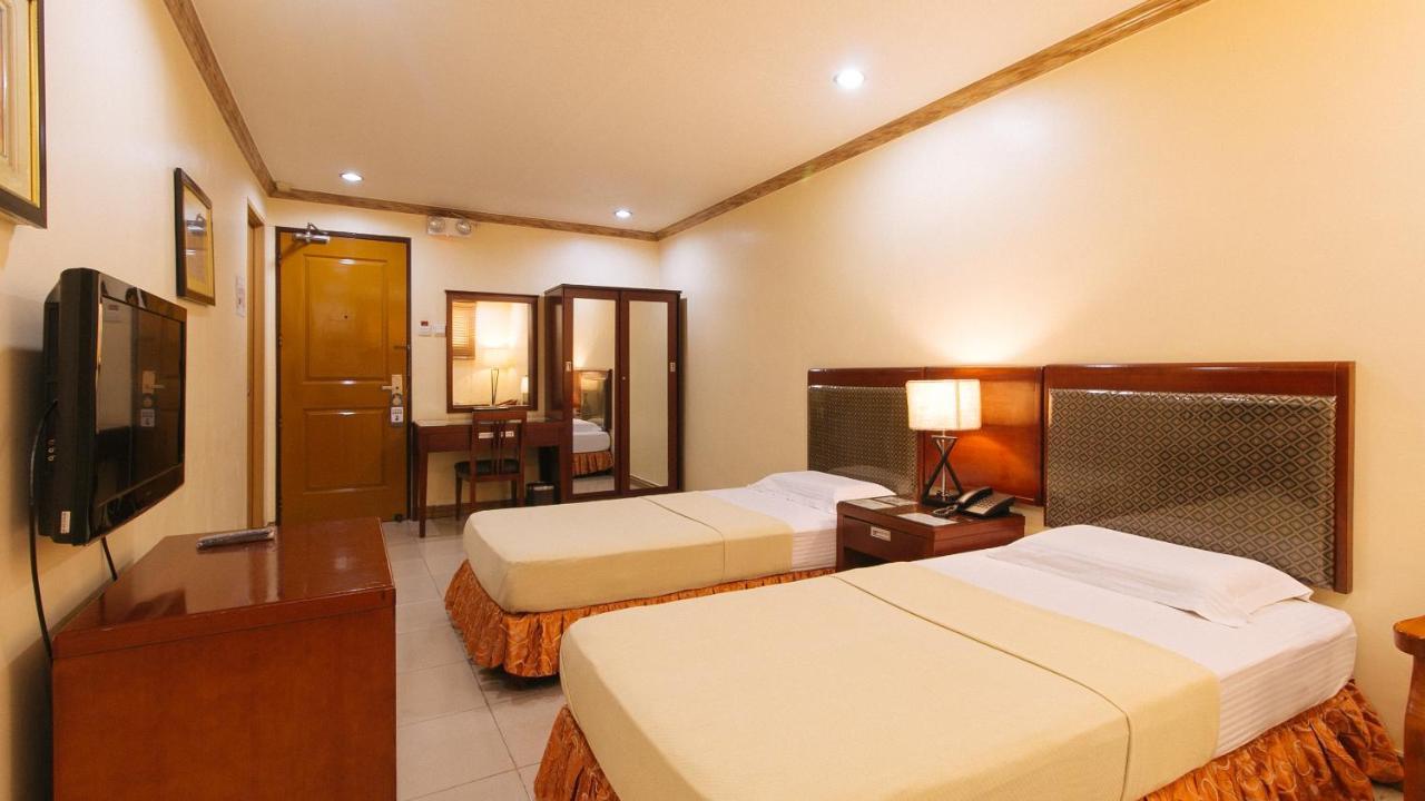 Peace By Reddoorz Hotel *
