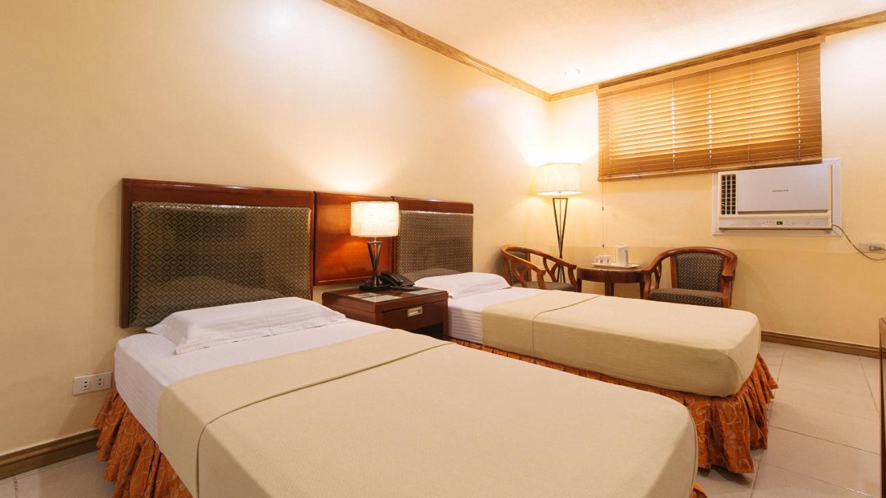 Peace By Reddoorz Hotel *