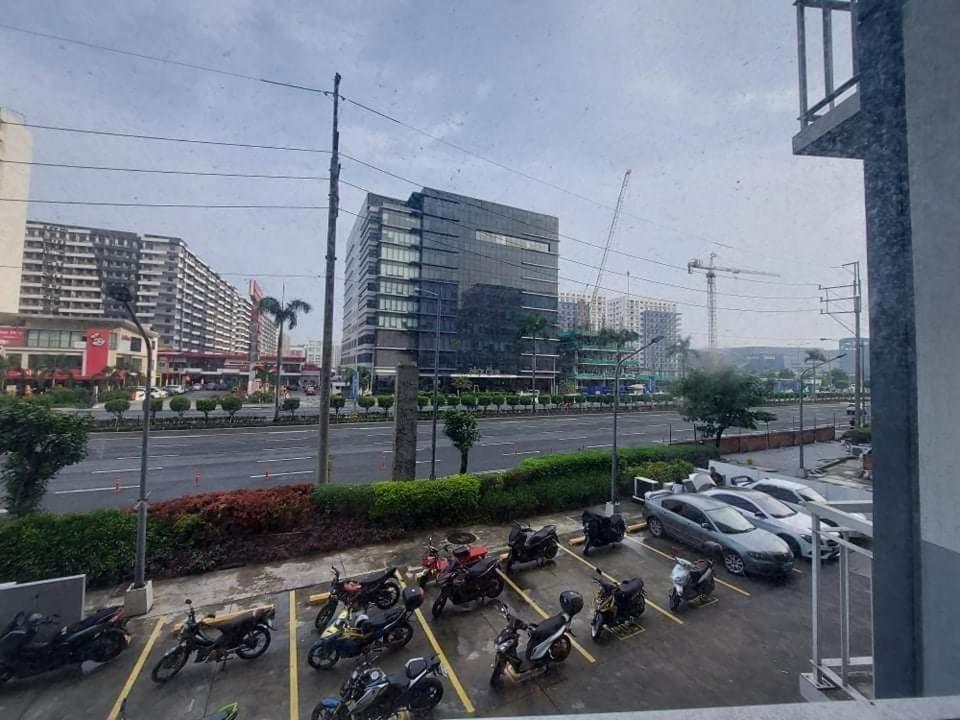 Apartment Shell Residences Honey