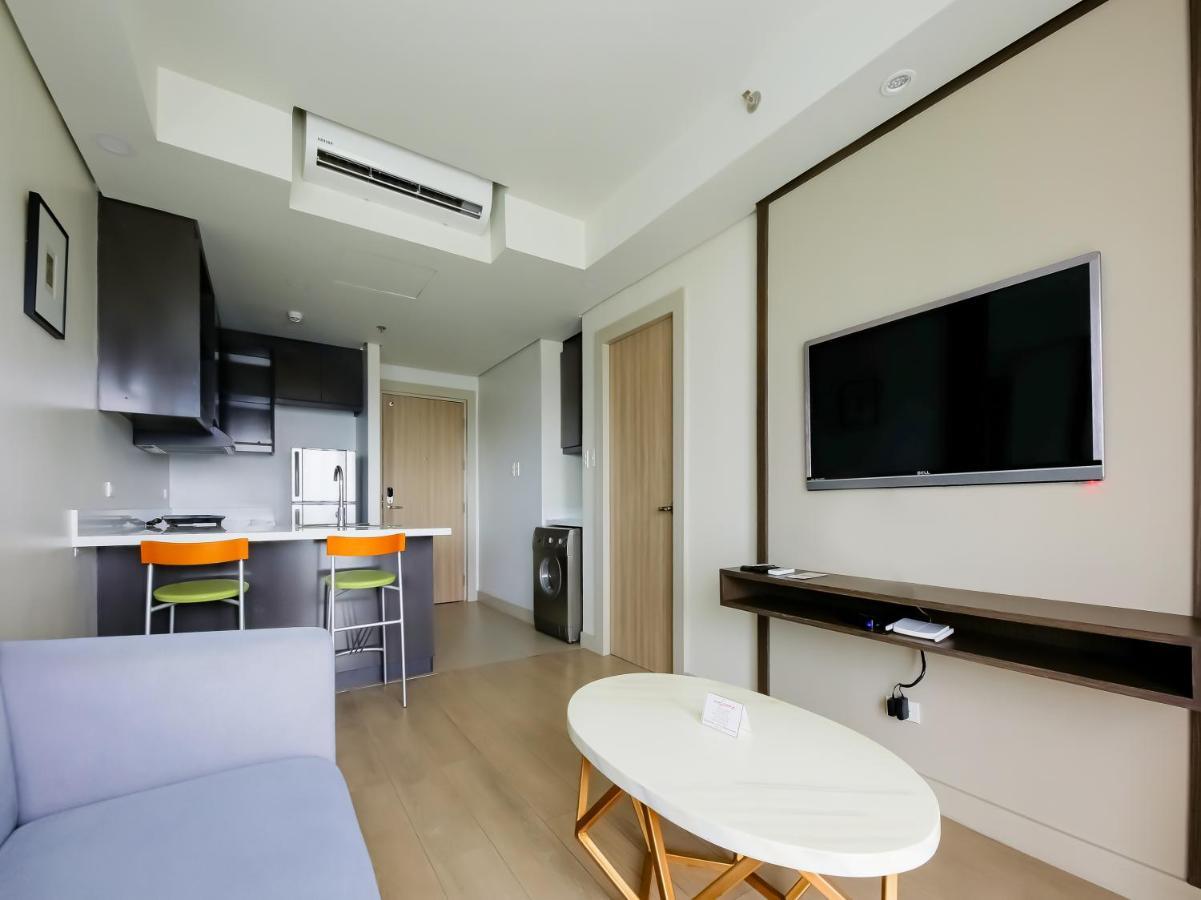 Capital O 804 The Residences At Bonifacio Civic Center Manila