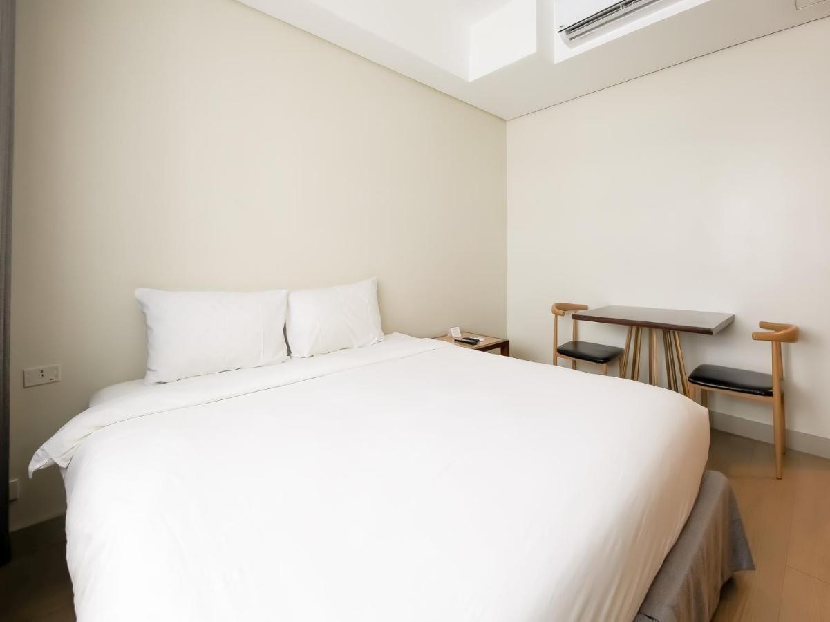 Capital O 804 The Residences At Bonifacio Civic Center Hotel Manila