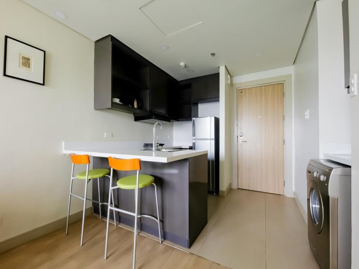Capital O 804 The Residences At Bonifacio Civic Center Hotel 3*