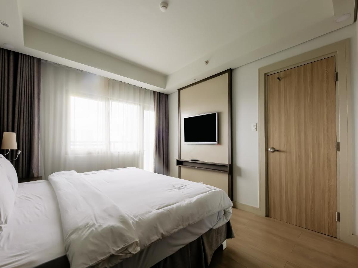 Capital O 804 The Residences At Bonifacio Civic Center Hotel