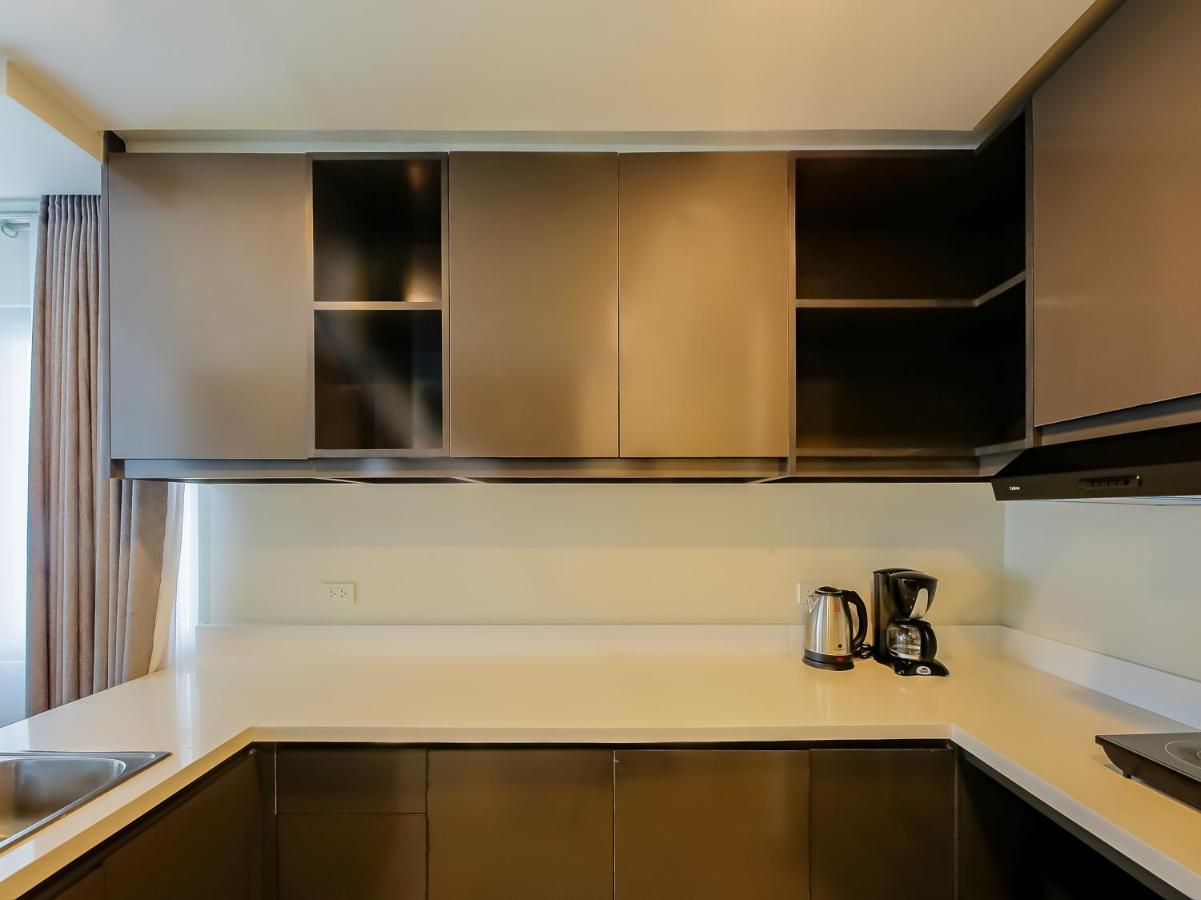 Capital O 804 The Residences At Bonifacio Civic Center Hotel 3*