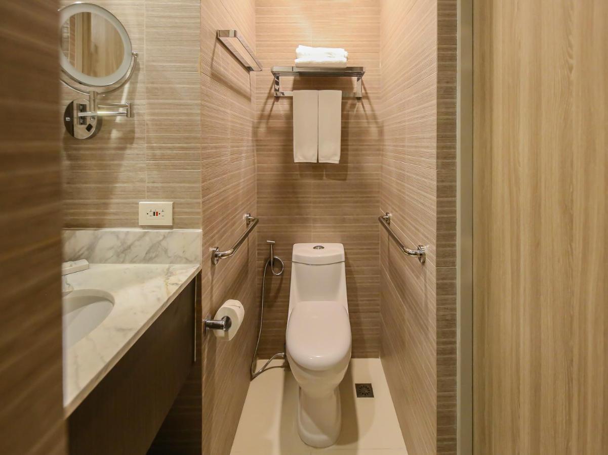 Capital O 804 The Residences At Bonifacio Civic Center Hotel Manila