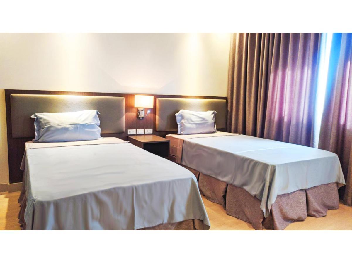 Capital O 804 The Residences At Bonifacio Civic Center Manila