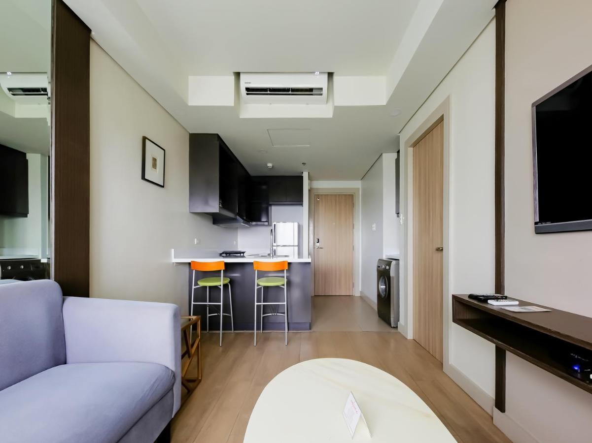 Capital O 804 The Residences At Bonifacio Civic Center Hotel