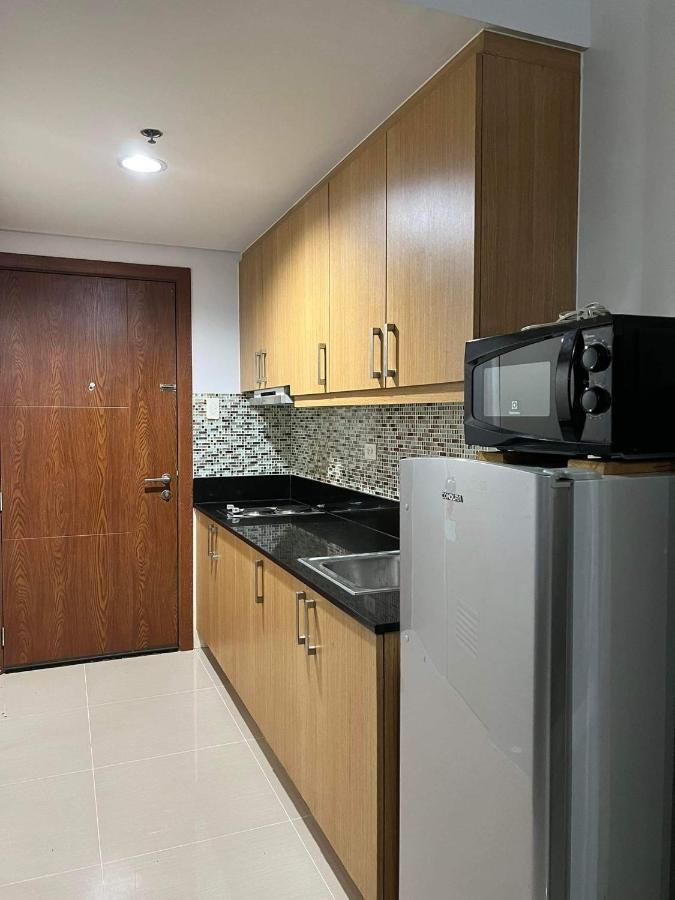 Jona'S Place At Shell Residences Manila *