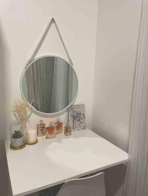 Cozy 1br With Balcony At Fame Residences Apartamento Manila