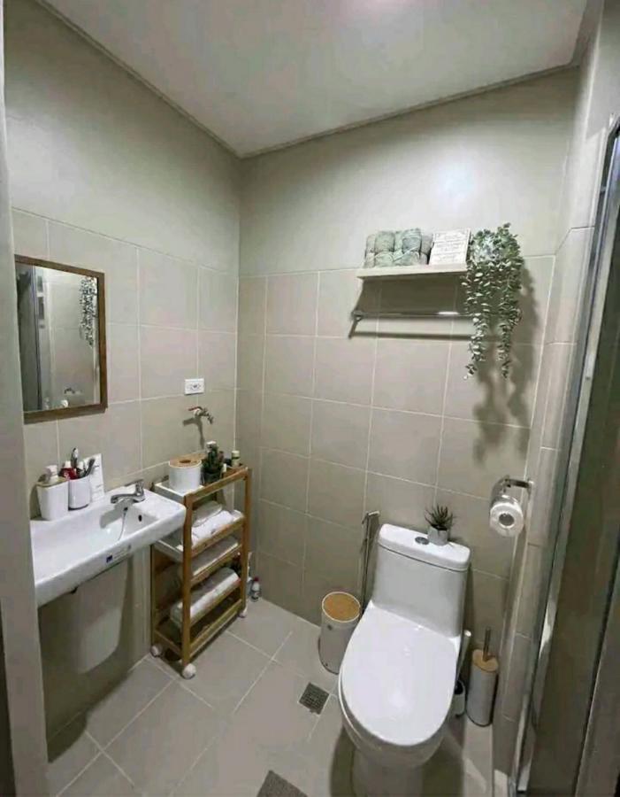 Cozy 1br With Balcony At Fame Residences Apartamento *