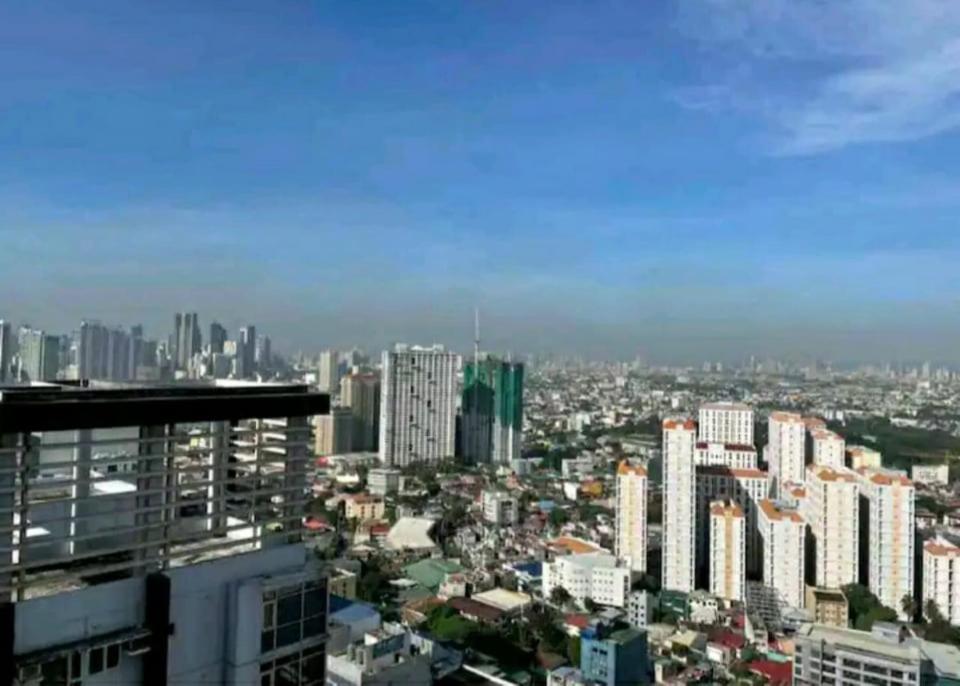 Apartamento Cozy 1br With Balcony At Fame Residences Manila