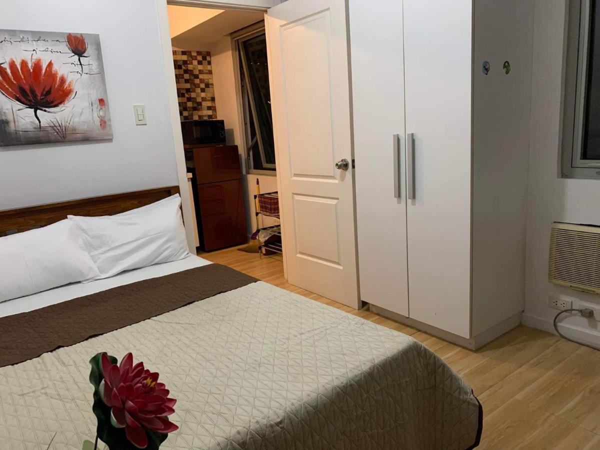 Azure C7 Balcony, Wifi, Near Mall Airport Apartment