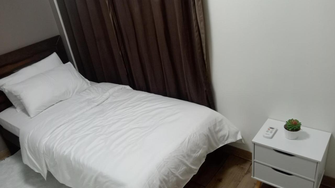 A2j Luxury Bgc 2br Loft Near Malls, Burgos Circle Apartment