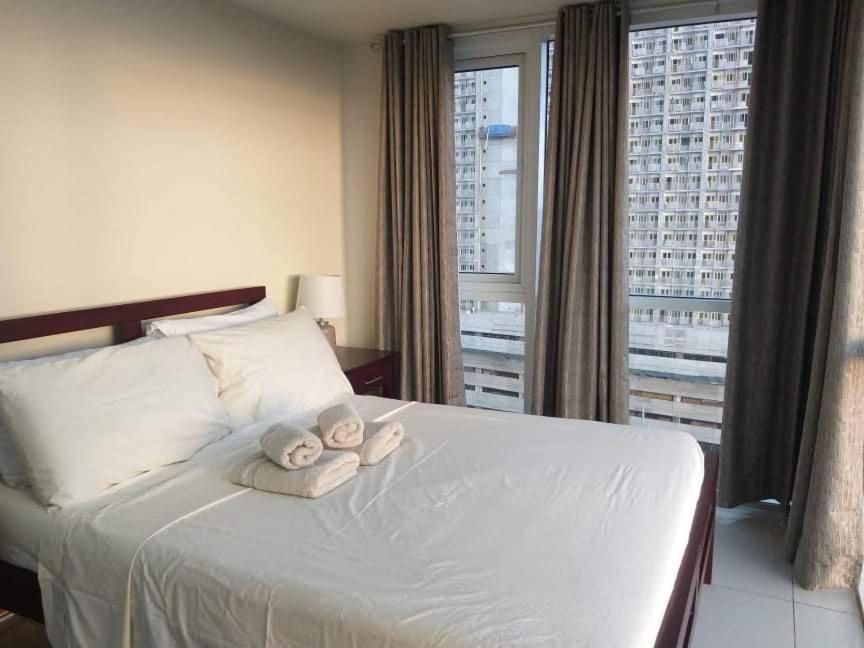 De Luxe, Standard And -the Breeze Residences-close To Airport,mall Of Asia, Us Embassy *