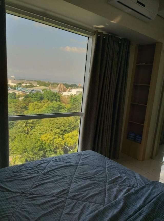De Luxe, Standard And -the Breeze Residences-close To Airport,mall Of Asia, Us Embassy Apartment