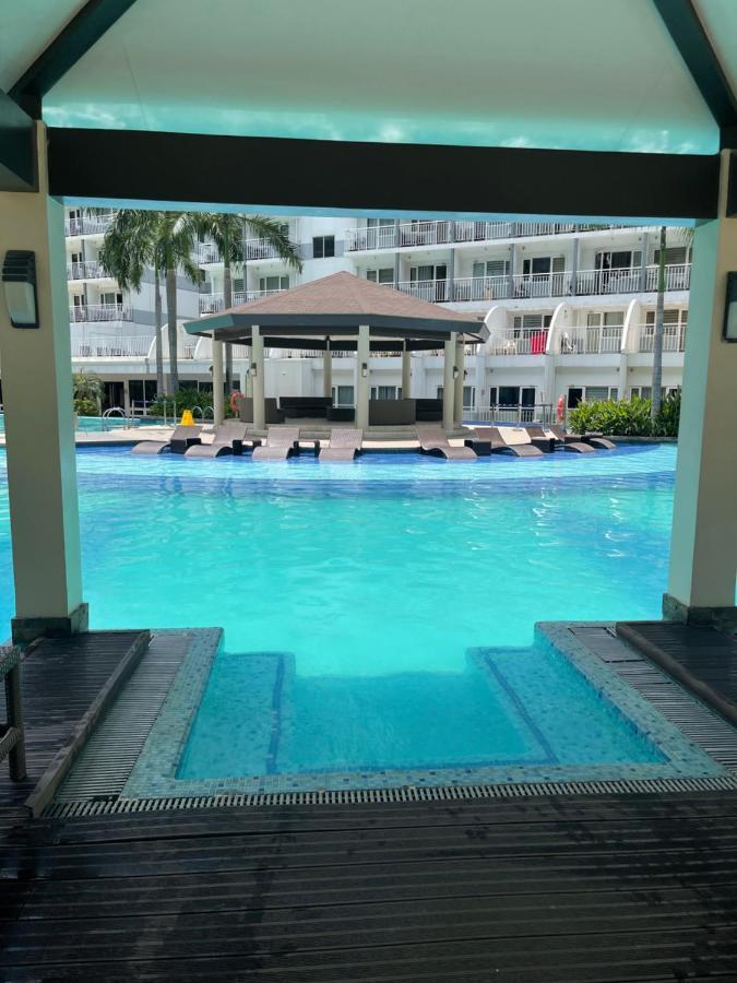 Premiere Haven At Shell Residences Manila
