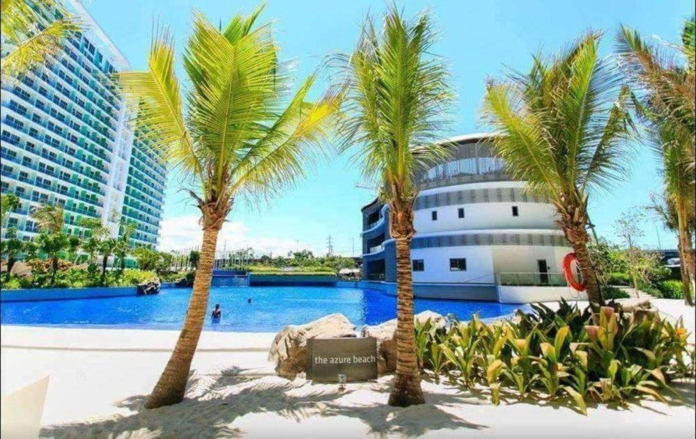 Azure Urban Staycation