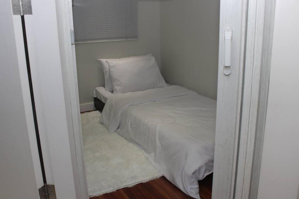 Apartment A2j Bgc Luxury 2br Loft Near Burgos Circle & Malls