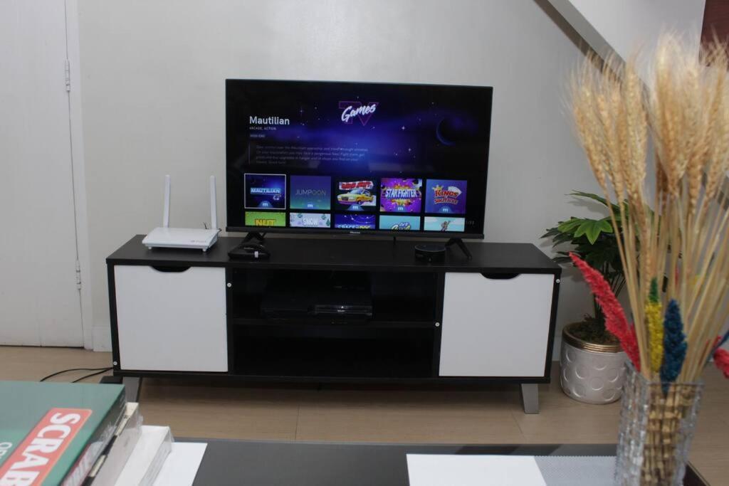 A2j Bgc Luxury 2br Loft Near Burgos Circle & Malls Apartment