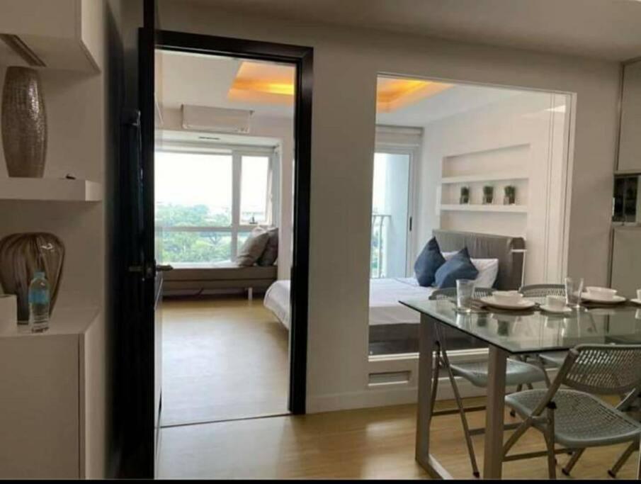 A2j Luxury 1br Bgc Balcony Near Burgoscircle Apartment