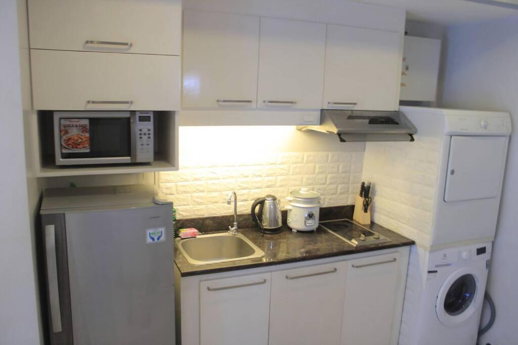 Apartment A2j Bgc Luxury 1br Near Burgos Circle & Mall Manila