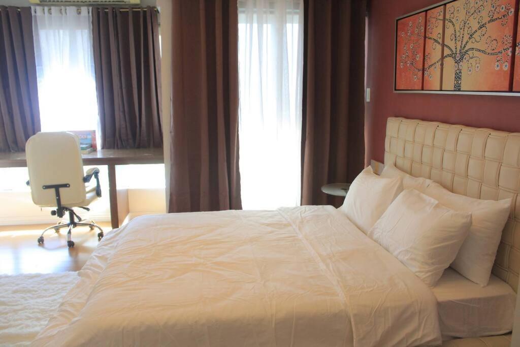 A2j Bgc Luxury 1br Near Burgos Circle & Mall Manila