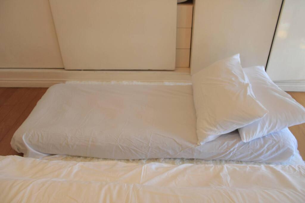A2j Bgc Luxury 1br Near Burgos Circle & Mall Manila